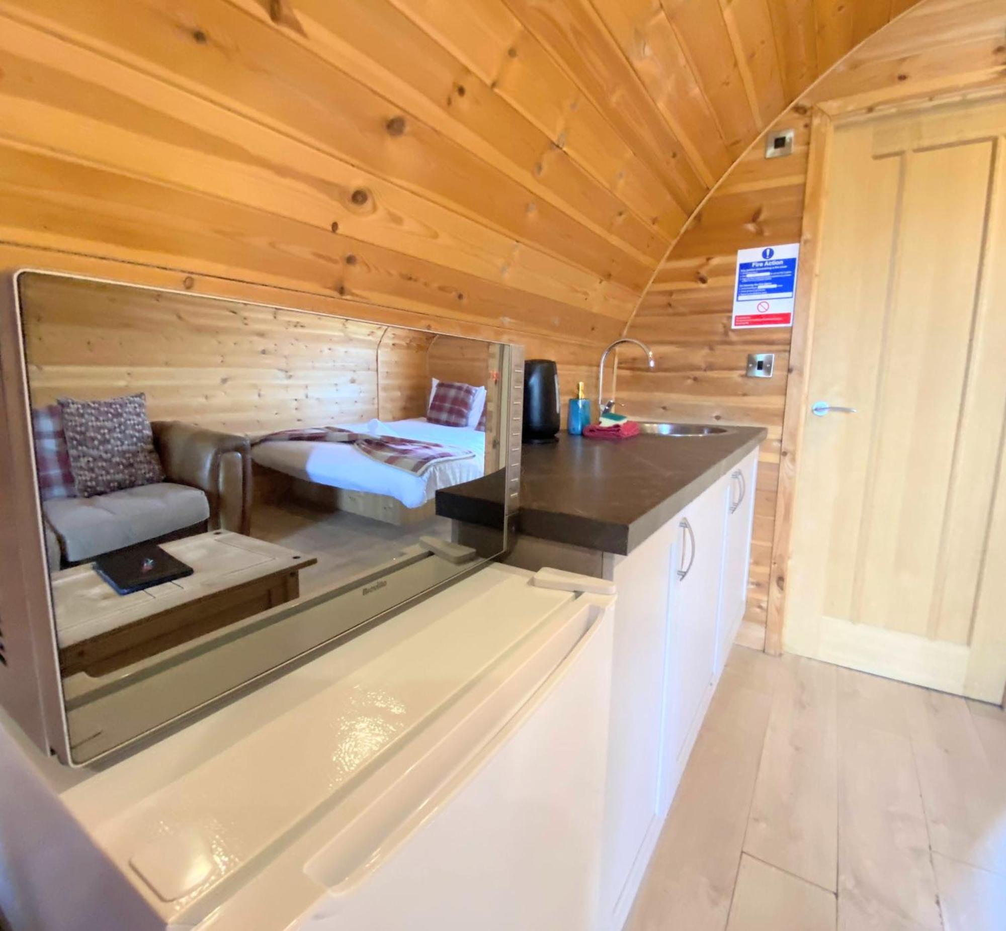 Pond View Pod 1 With Outdoor Hot Tub - Fife - Loch Leven - Lomond Hills Villa Kelty Eksteriør bilde